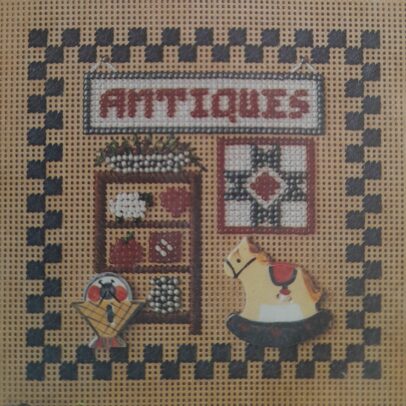 ANTIQUITES SHOP / WINDOWBOX BUNNIESS